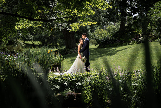 Adam Frehm Teaches How He Captures Breathtaking Photographs At Weddings With A Simple Light Setup And The Raven